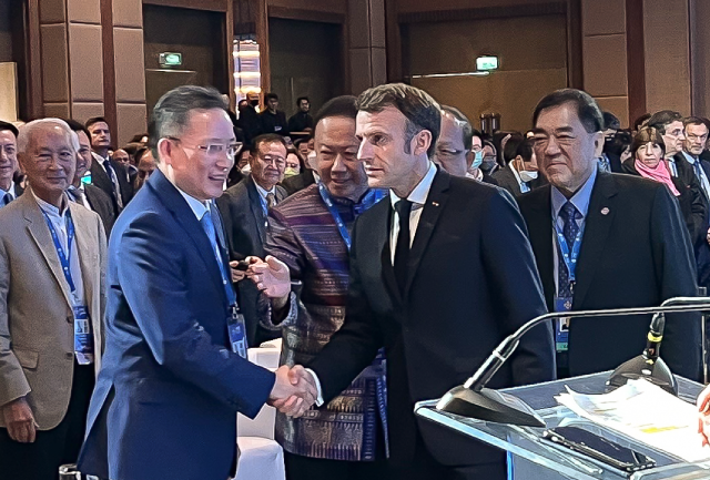 ร่วมต้อนรับประธานาธิบดีฝรั่งเศสบนเวที  APEC CEO  SUMMIT  THAILAND 2022 สนับสนุนความร่วมมือแก้วิกฤติโลกร้อน