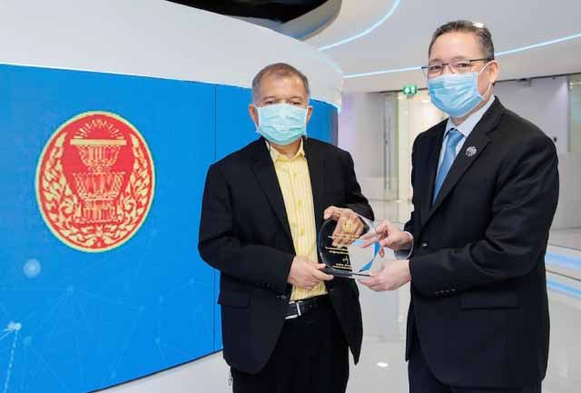 รับโล่เกียรติคุณ “วุฒิสภา ศรัทธาความดี” ธนาคารต้นแบบเพื่อผู้พิการ